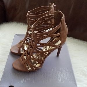 Jennifer Lopez heels size 7.5